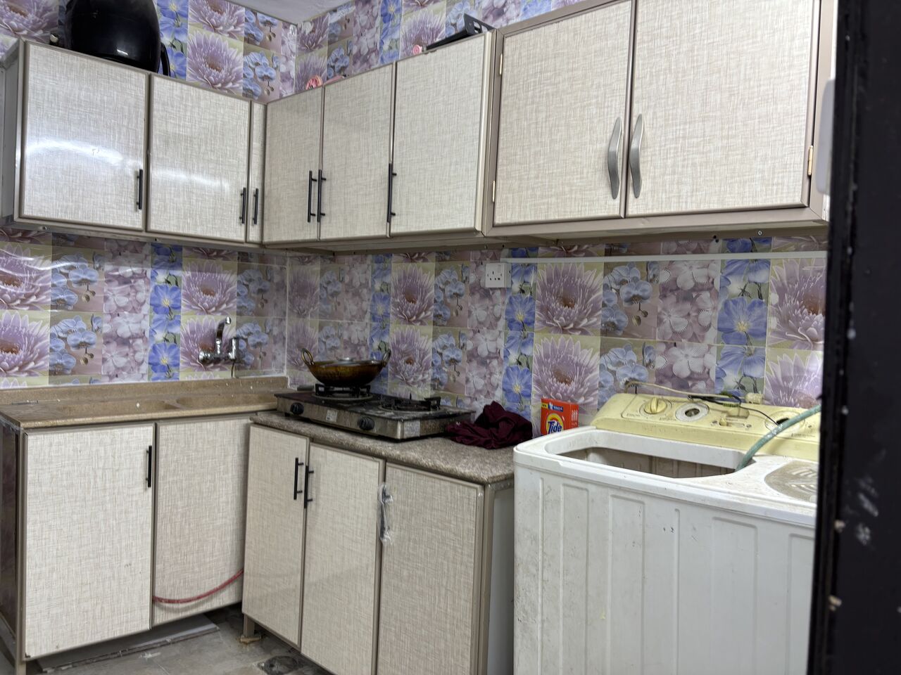 Al Wizarat, Rooms for Rent, SAR 1100/month,  1 Room Available For Single/Bachelor Only, Common Toilet And Kitchen