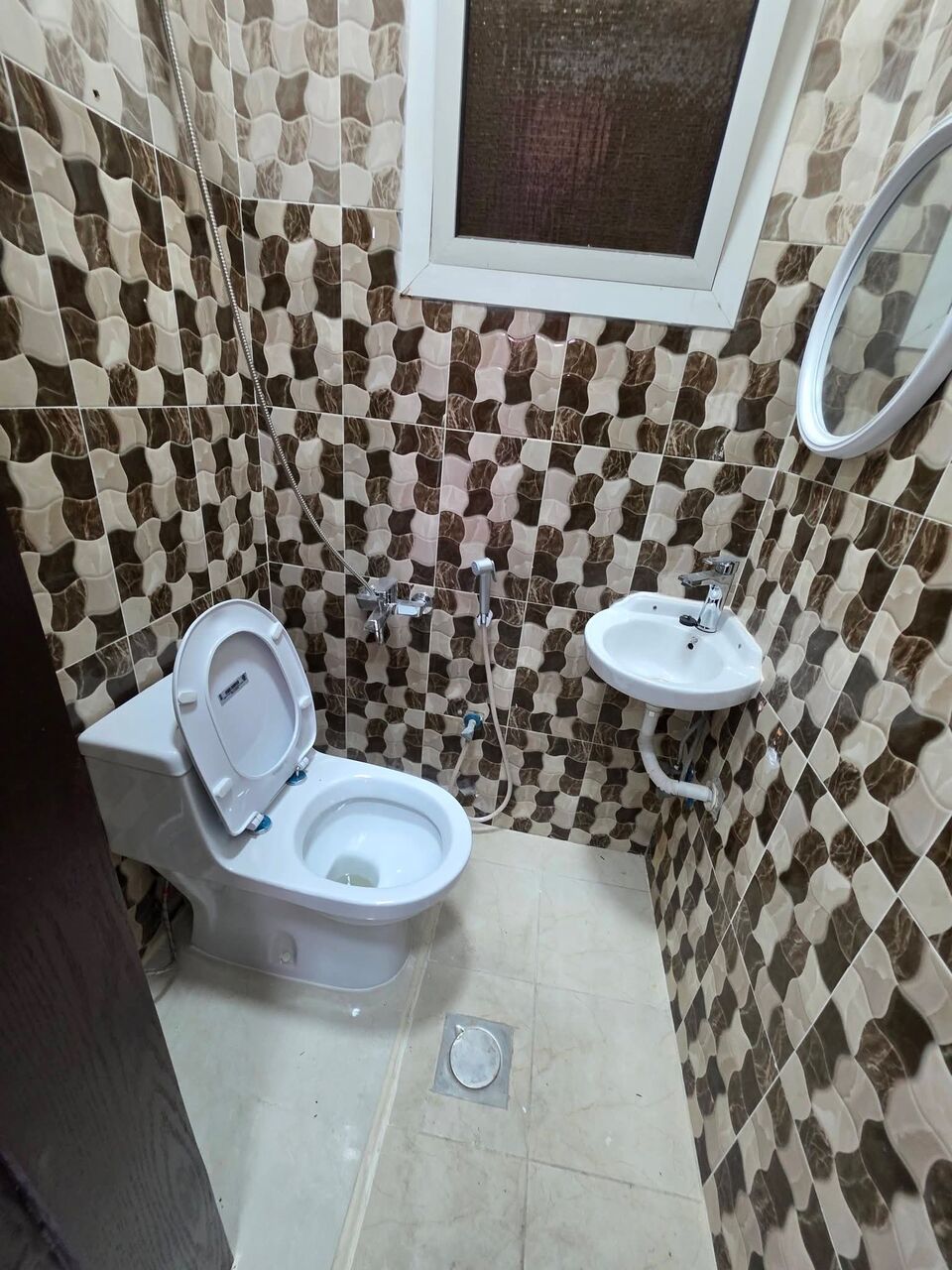 Khobar, Apartments, Flats, Houses & Villas, 4 BR,  FAMILY APARTMENT FOR RENT  Layout: 4 Bedrooms + Living Room + 2 Bathrooms + Kitchen 🏢 Gro