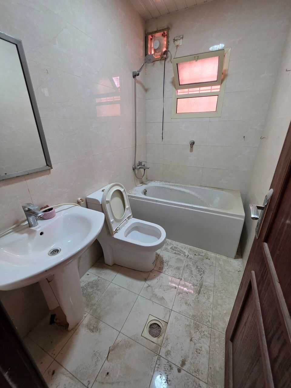 Khobar, Apartments, Flats, Houses & Villas, 4 BR,  🏠 EXCEPTIONAL 4-BEDROOM FAMILY APARTMENT WITH PRIVATE ENTRANCE & SURROUNDING YARD FOR REN