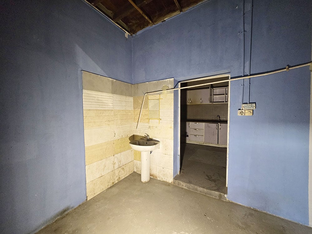 Tubli, Factories, BHD 850,  350 Sq. Meter,  Workshop With Ready Showroom For Rent In Tubli
