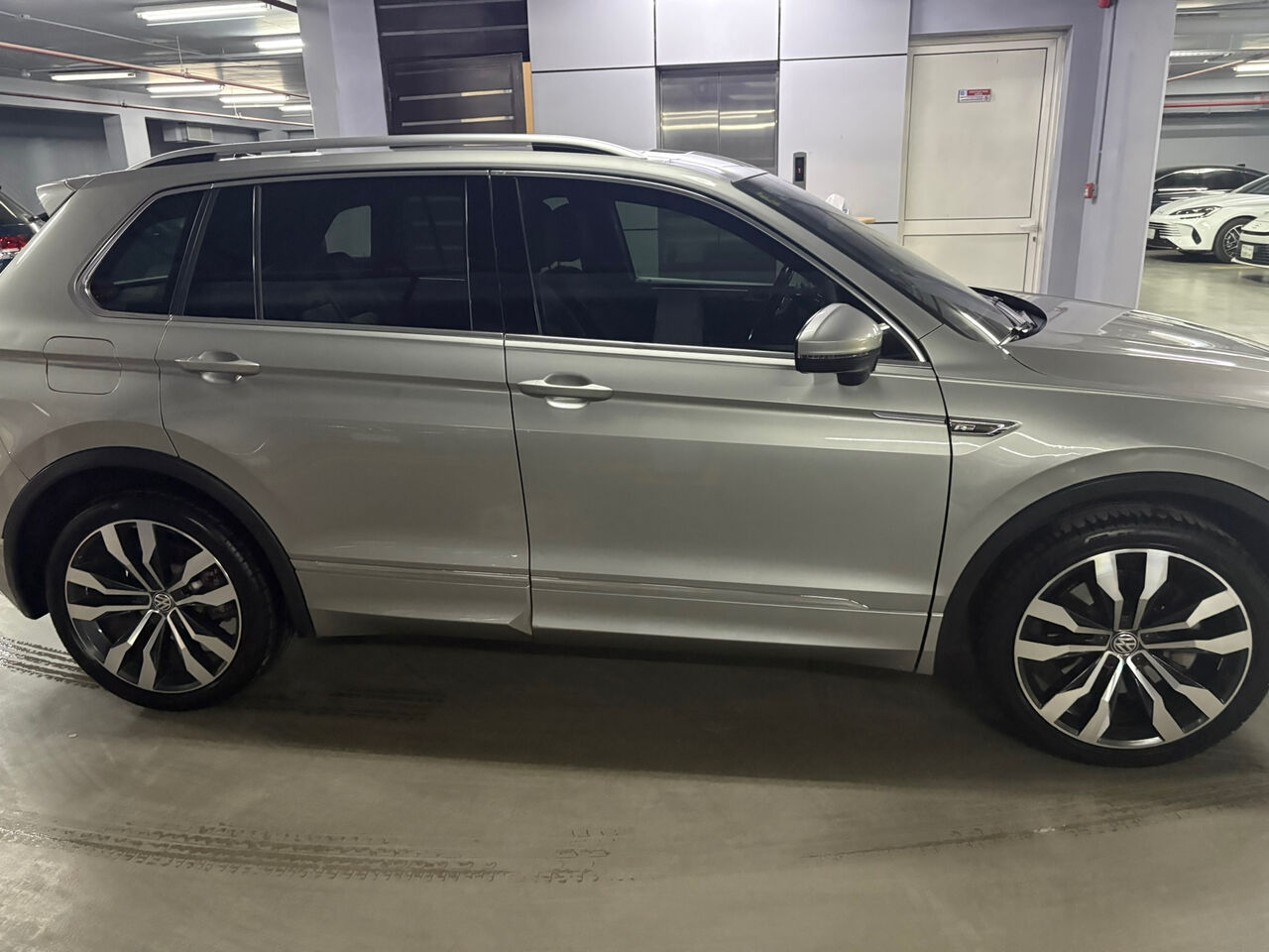 Riyadh, Vehicles, Cars & Trucks , SAR 75000,  Volkswagen Tiguan SE R-Line,  2019,  Automatic,  79000 KM,  Tiguan Rline  Low Mileage
