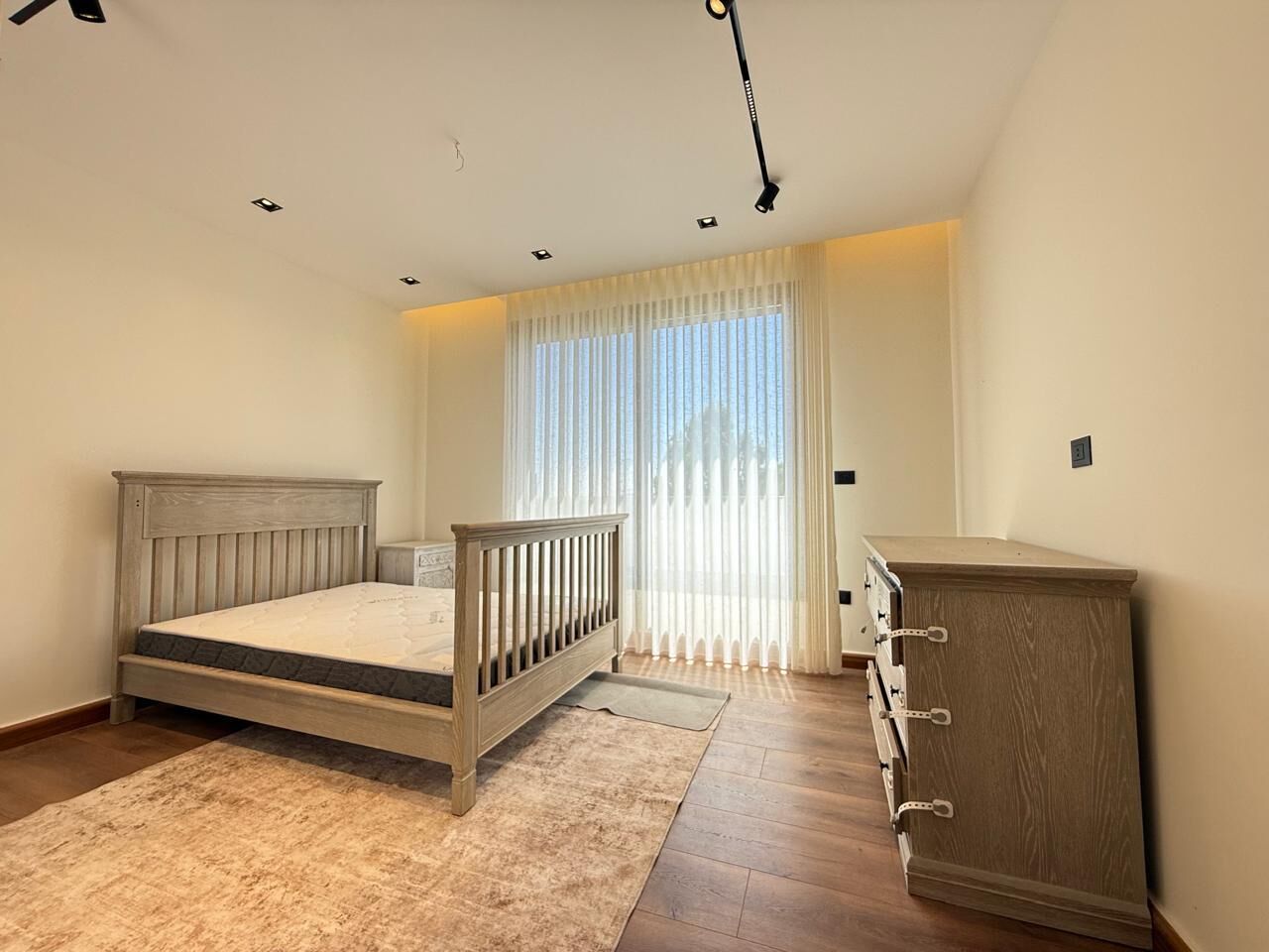 Abdoun, Apartments, Flats, Houses & Villas, JOD 32000/year,  Furnished,  3 BR,  230 Sq. Meter,  Brand New Furnished 3 Bed For Rent In Abdoun
