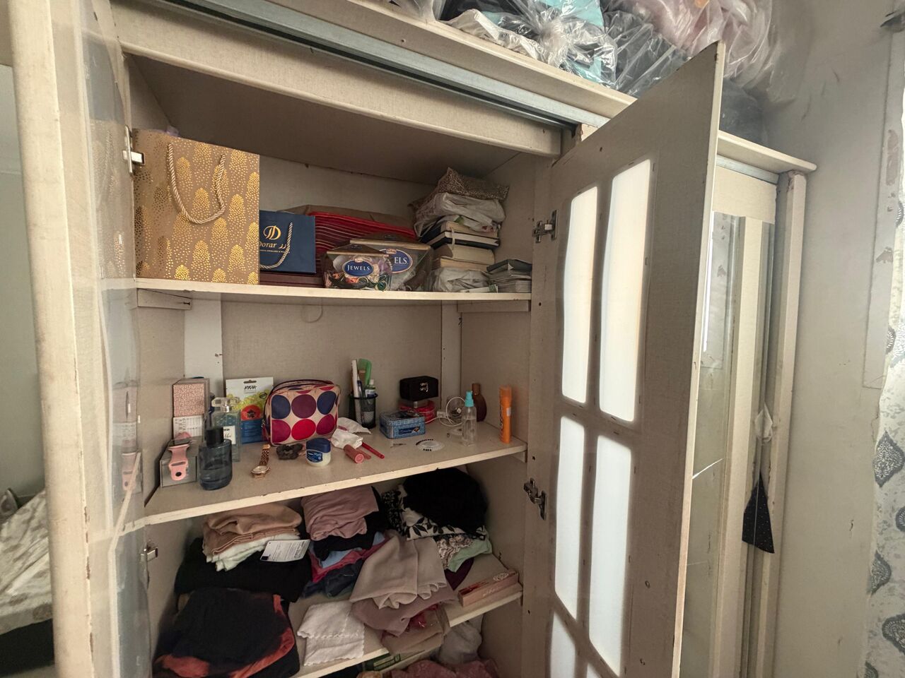 Al Iskan, Household Items, Cupboard For Clothes And Kitchen Cupboard / Almirah / Double Bed / AC, Refrigerator