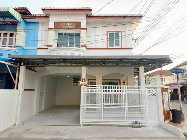Bangkok, Real Estate For Sale, THB 2590000,  6 BR,  0 Sq. Feet,  หลังมุมติดถนนเมนกว้าง! ขายทาวน์เฮ