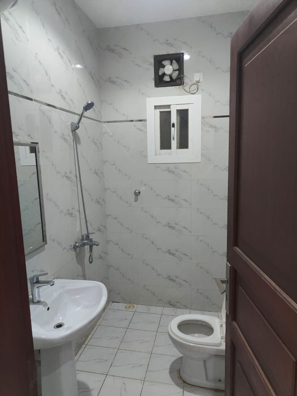 Jeddah, Rooms for Rent, SAR 1000/month,  One Room In A 2BHK Flat In Al-Fadeylah, Opposite Khumrah/Qryniah/Khomra For One Person.