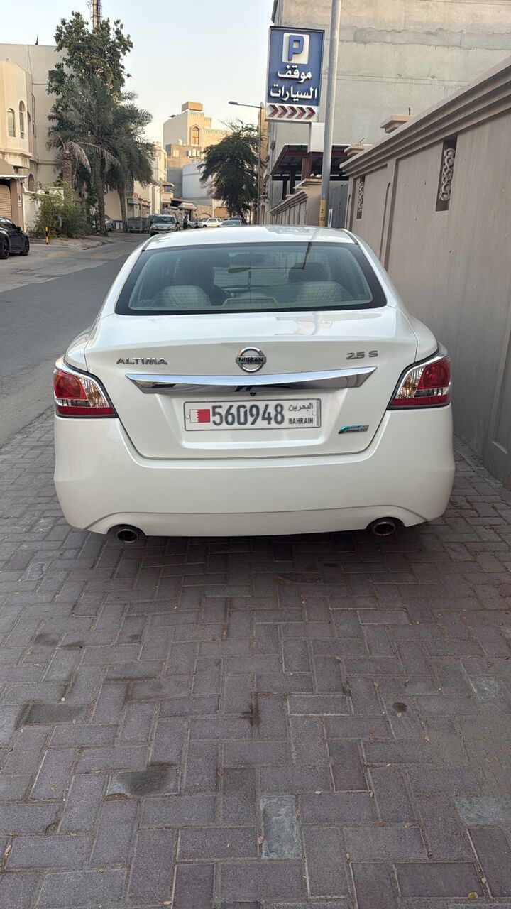 Manama, Vehicles, Cars & Trucks , BHD 1,  Nissan Altima White,  2016,  Automatic,  142699 KM,  Nissan Altima For Sale