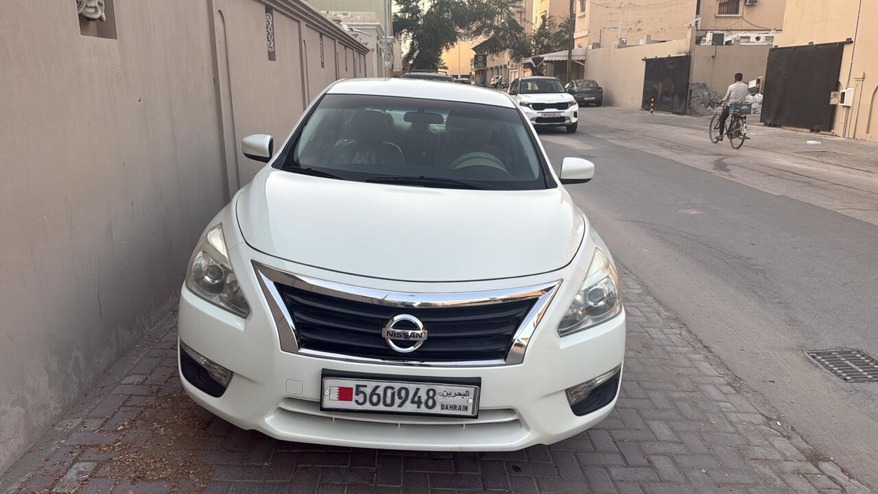 Manama, Vehicles, Cars & Trucks , BHD 1,  Nissan Altima White,  2016,  Automatic,  142699 KM,  Nissan Altima For Sale