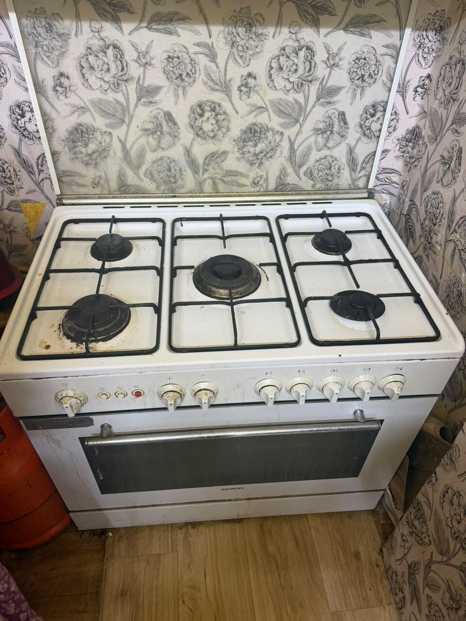 Al Wizarat, Household Items, SAR 550,  Siemens 5 Burners Gas Range