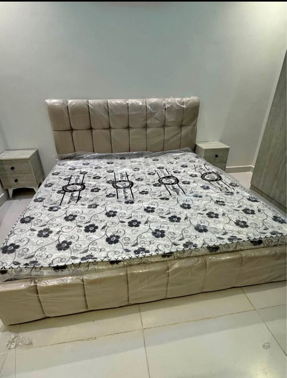 Al Safa, Furniture, SAR 1,  King Size Bed Brand New