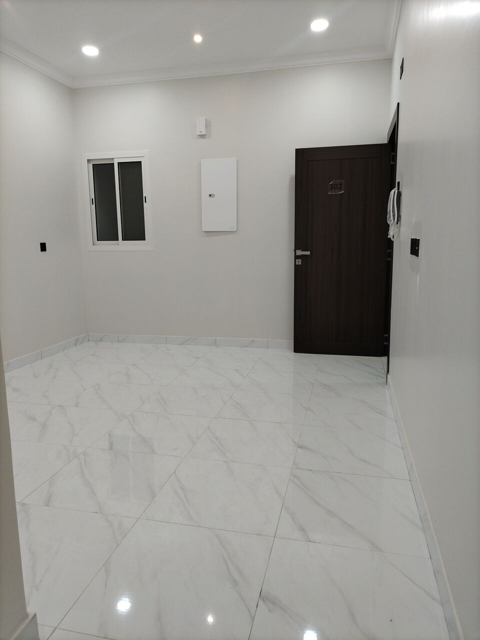 Khobar, Apartments, Flats, Houses & Villas, SAR 22600/year,  2 BR,  Family Apartment For Rent (Two Rooms, Hall, Bathroom, Kitchen) Without Air Conditioning Ma