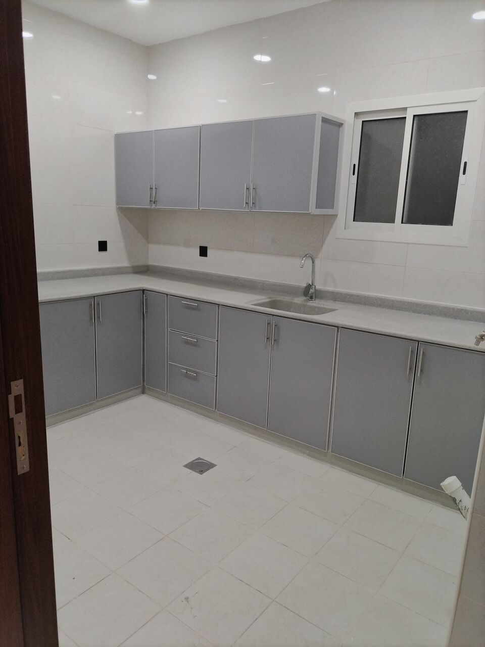 Khobar, Apartments, Flats, Houses & Villas, SAR 22600/year,  2 BR,  Family Apartment For Rent (Two Rooms, Hall, Bathroom, Kitchen) Without Air Conditioning Ma