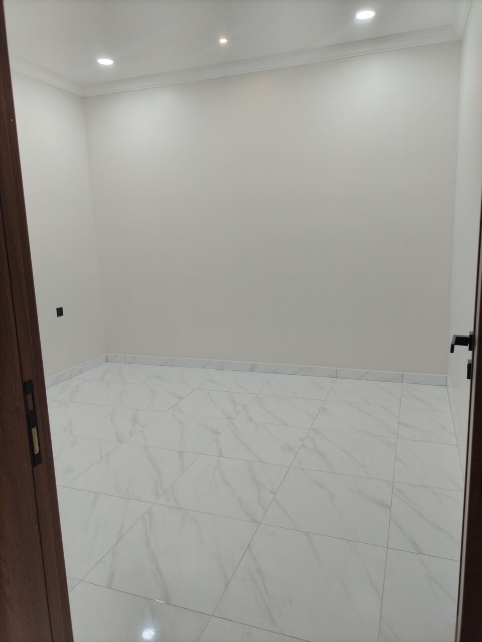 Khobar, Apartments, Flats, Houses & Villas, SAR 22600/year,  2 BR,  Family Apartment For Rent (Two Rooms, Hall, Bathroom, Kitchen) Without Air Conditioning Ma