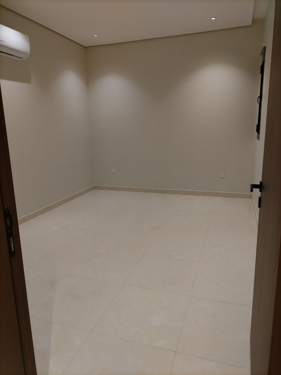 Khobar, Apartments, Flats, Houses & Villas, SAR 19000/year,  1 BR,  Family Apartment For Rent (1 Room, Hall, Bathroom, Kitchen, Hall, Air-Conditioned, Split F