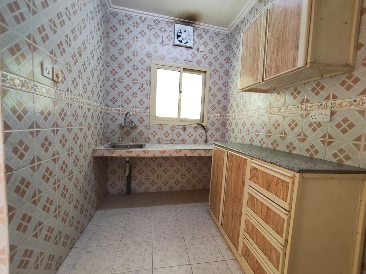 Manama, Apartments, Flats, Houses & Villas, BHD 130/year,  1 BR,  Tashan:- Rooftop Studio Flat On Rent With Unlimited Ewa..