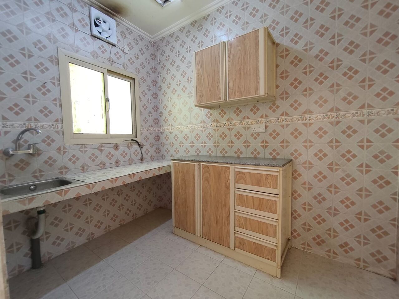 Manama, Apartments, Flats, Houses & Villas, BHD 130/year,  1 BR,  Tashan:- Rooftop Studio Flat On Rent With Unlimited Ewa..