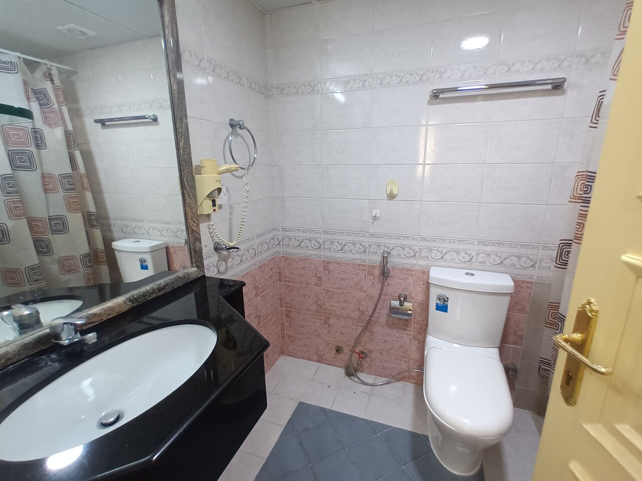 Manama, Apartments, Flats, Houses & Villas, BHD 350/month,  Furnished,  2 BR,  120 Sq. Meter,  Furnished 2 Bedroom Flat For Rent