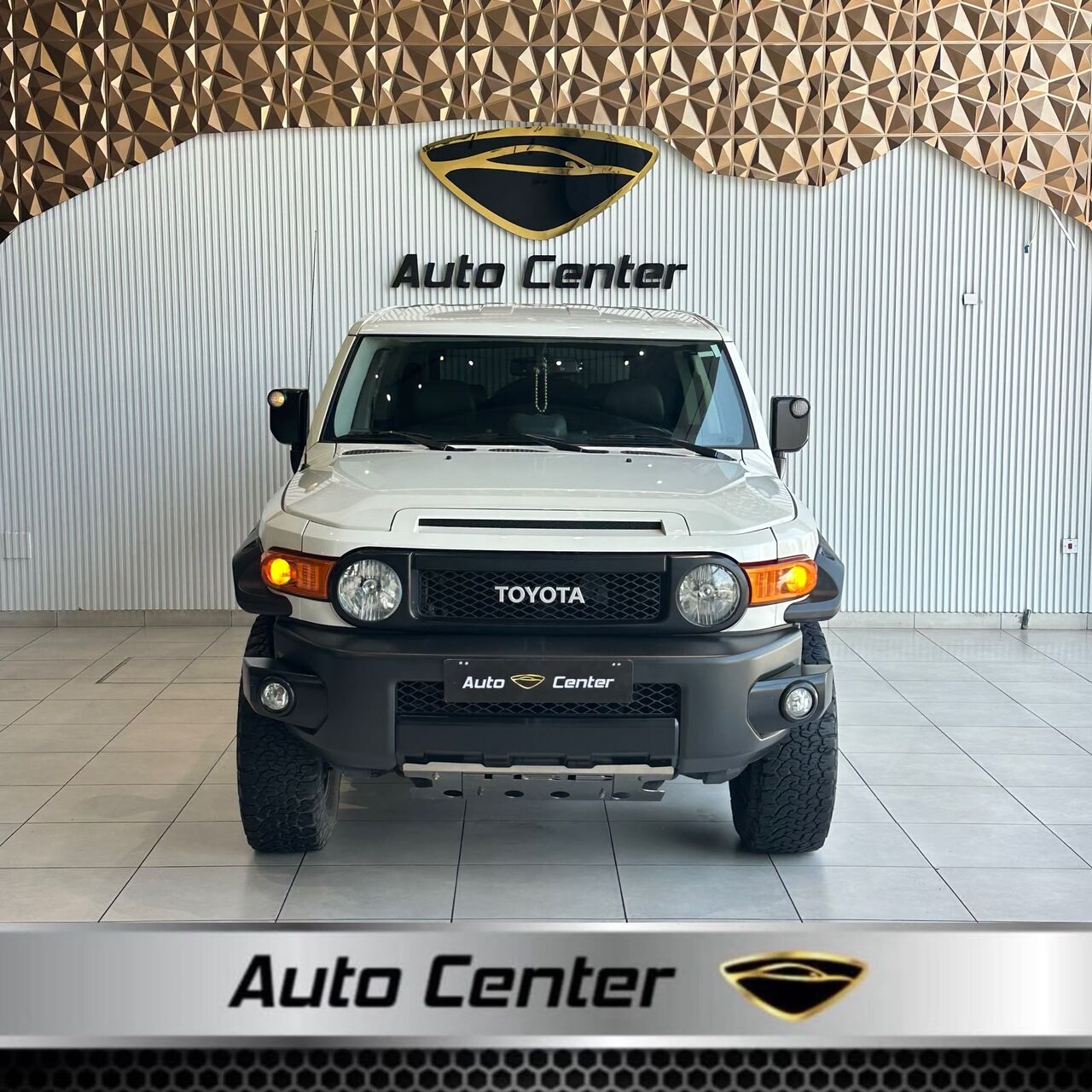 Riffa, Vehicles, Cars & Trucks , BHD 8000,  TOYOTA FJ CRUISER TRD 4X4 2015 WHITE,  2015,  Automatic,  151000 KM,