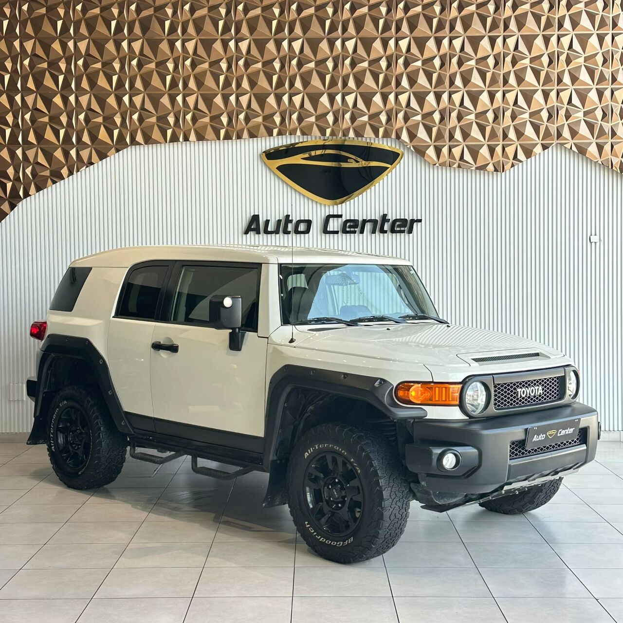 Riffa, Vehicles, Cars & Trucks , BHD 8000,  TOYOTA FJ CRUISER TRD 4X4 2015 WHITE,  2015,  Automatic,  151000 KM,