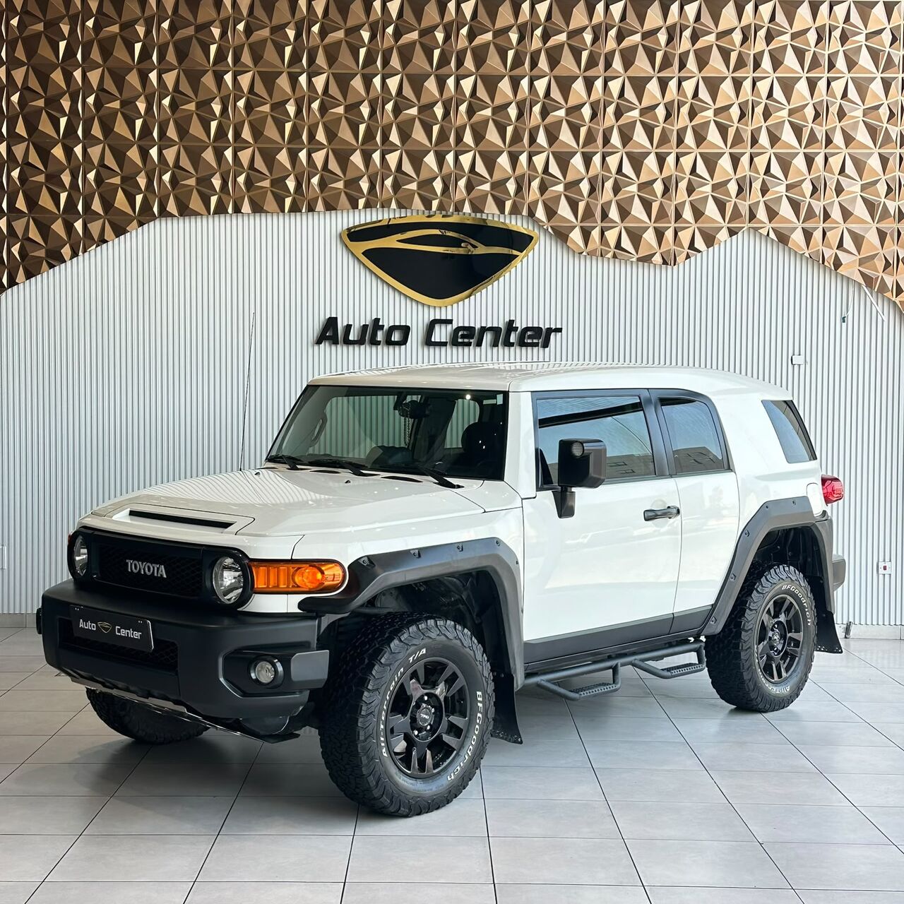 Riffa, Vehicles, Cars & Trucks , BHD 8000,  TOYOTA FJ CRUISER TRD 4X4 2015 WHITE,  2015,  Automatic,  151000 KM,