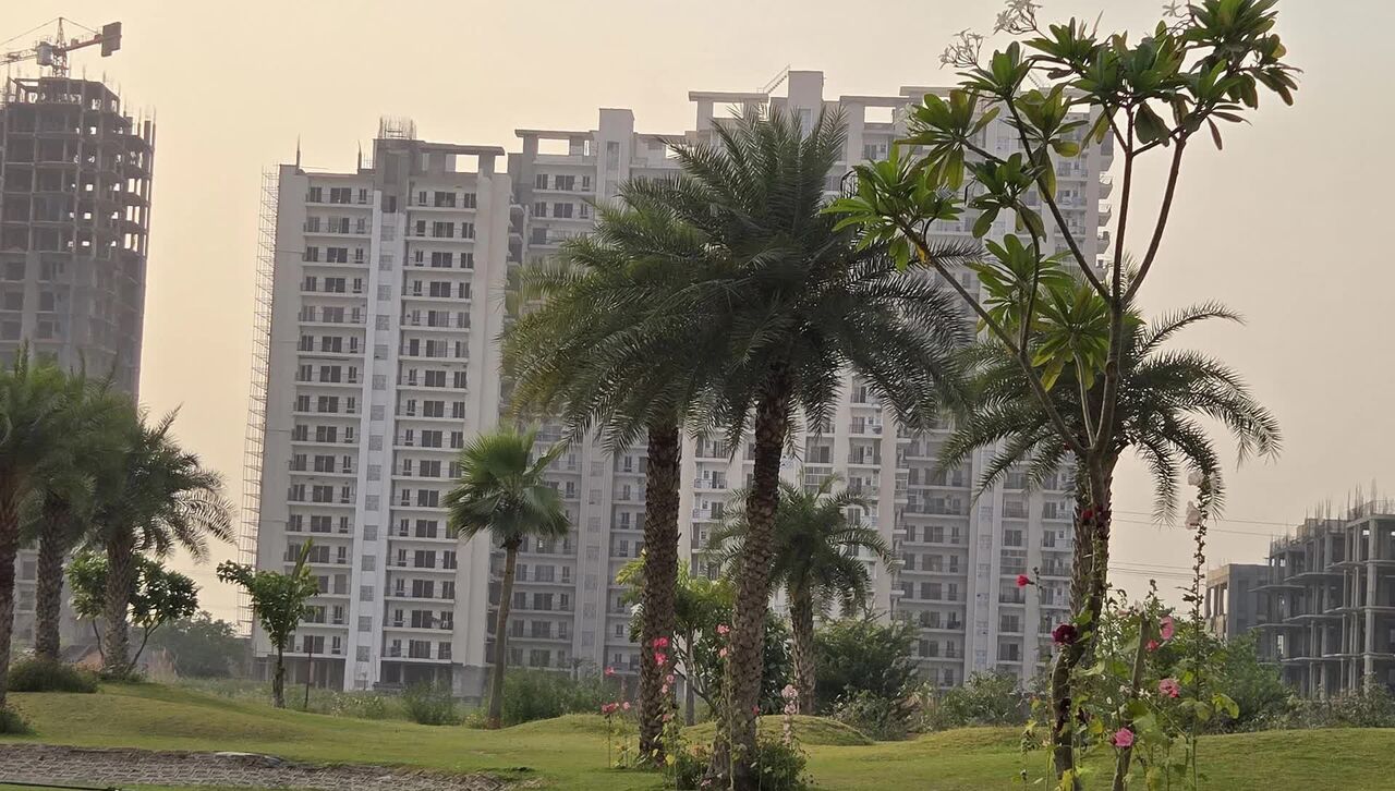 Noida, Real Estate For Sale, INR 1,  2 BR,  1050 Sq. Feet,  Antriksh Golf City  Noida Expressway