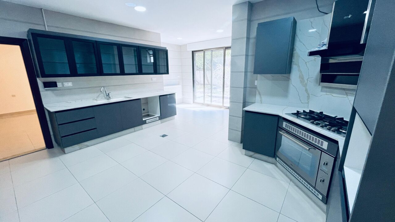 Abdoun, Apartments, Flats, Houses & Villas, JOD 24000/year,  3 BR,  350 Sq. Meter,  Ground Floor Apartment For Rent
