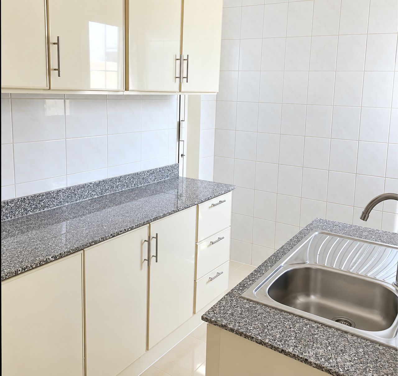 Busaiteen, Apartments, Flats, Houses & Villas, BHD 200/month,  3 BR,  For Rent: Apartment In Busaiteen.