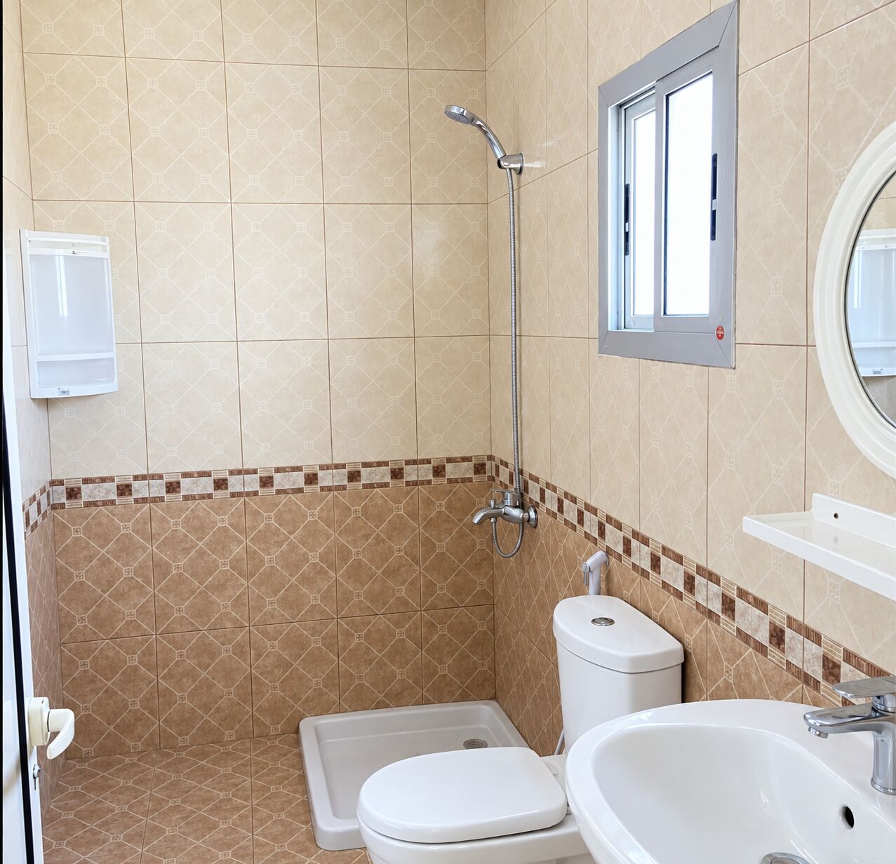 Busaiteen, Apartments, Flats, Houses & Villas, BHD 200/month,  3 BR,  For Rent: Apartment In Busaiteen.
