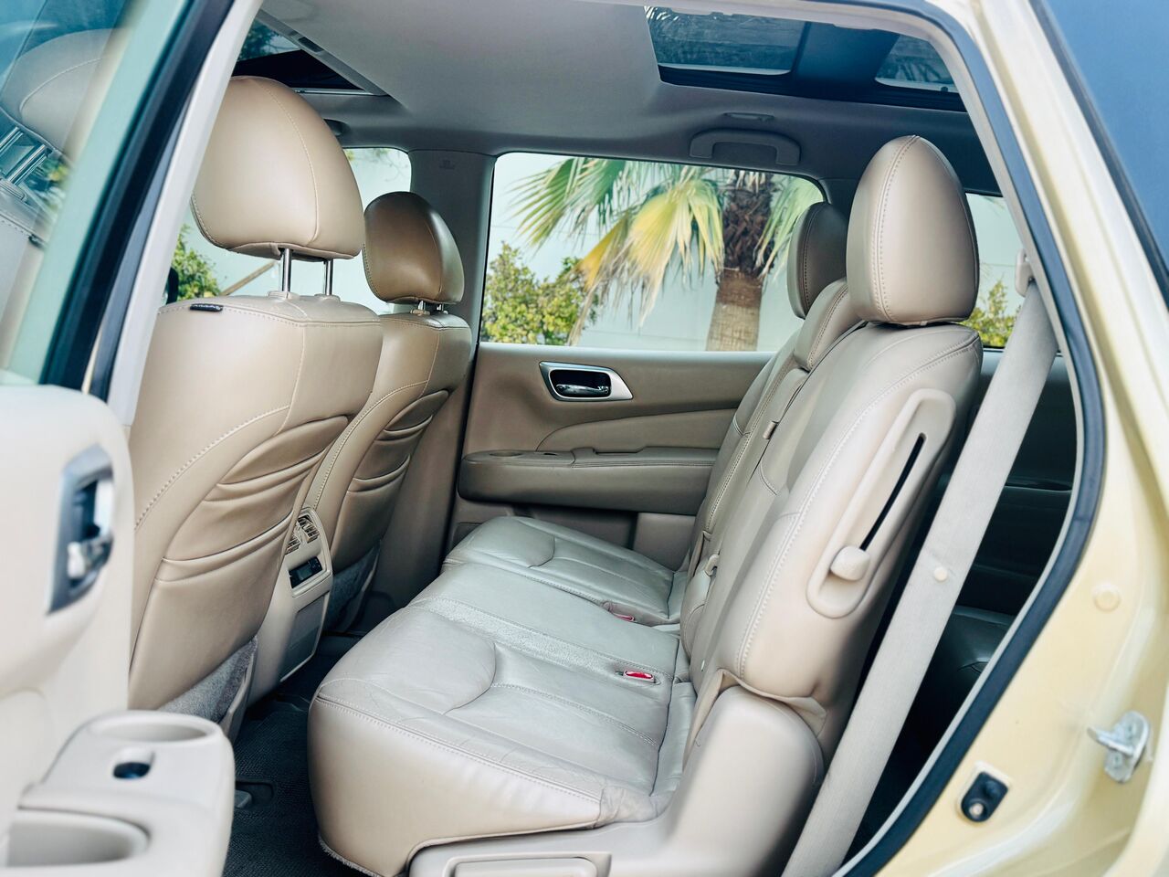 Manama, Vehicles, Cars & Trucks , BHD 2900,  Nissan Pathfinder,  2013,  106000 KM,  Full Option With Sunroof - Low Mileage - 7 Seat