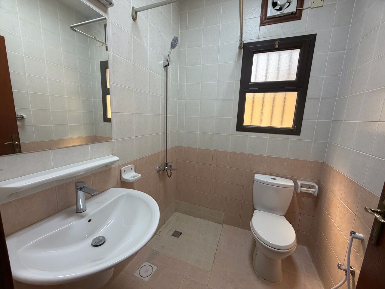 Adliya, Apartments, Flats, Houses & Villas, BHD 260/month,  Furnished,  2 BR,  2 Bedroom Flat For Rent With Ewa