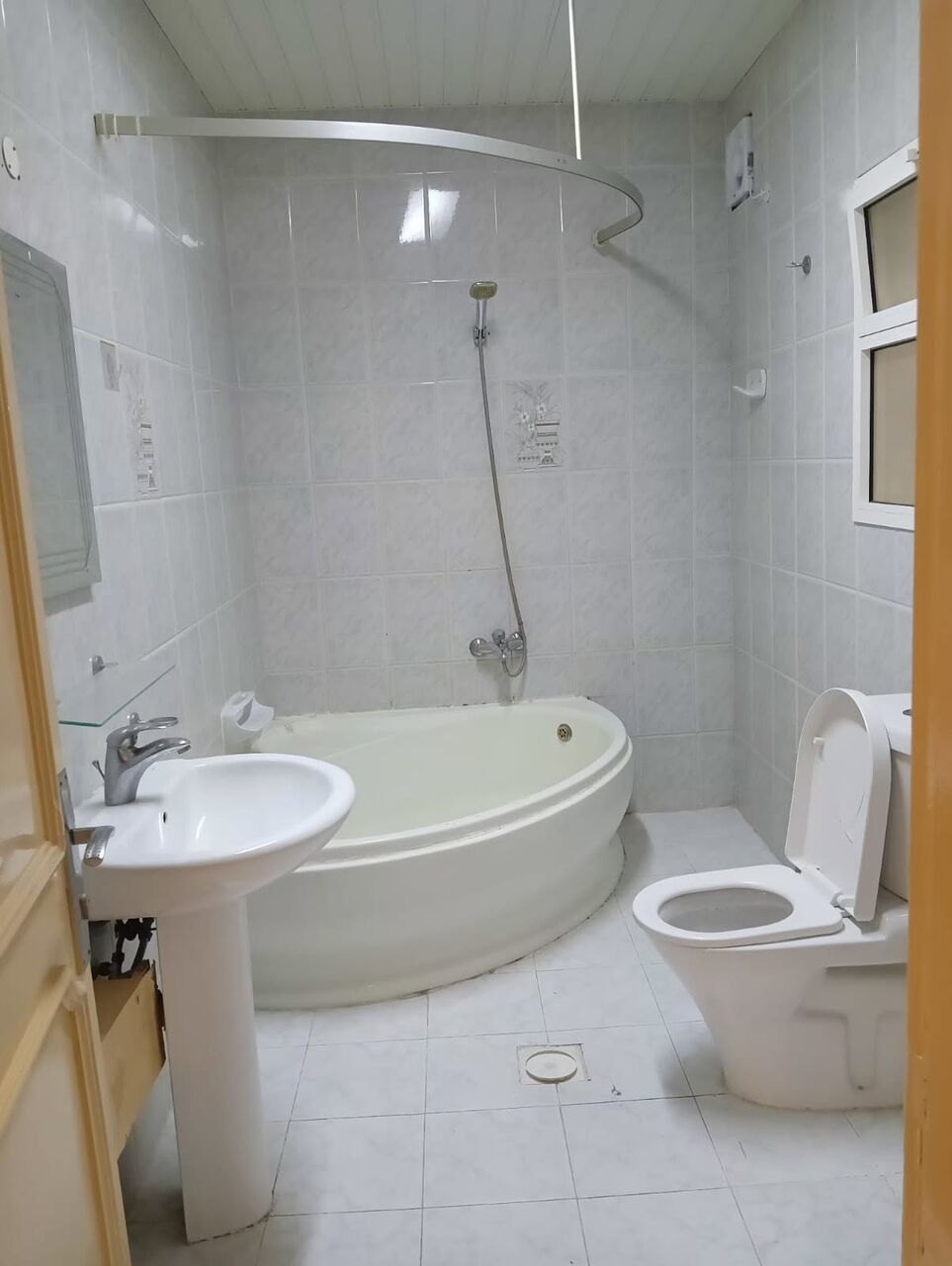 Hoora, Apartments, Flats, Houses & Villas, BHD 200/month,  1 BR,  Flat For Rent In Hoora With EWA , Unlimited Nearby Diplomatic Area