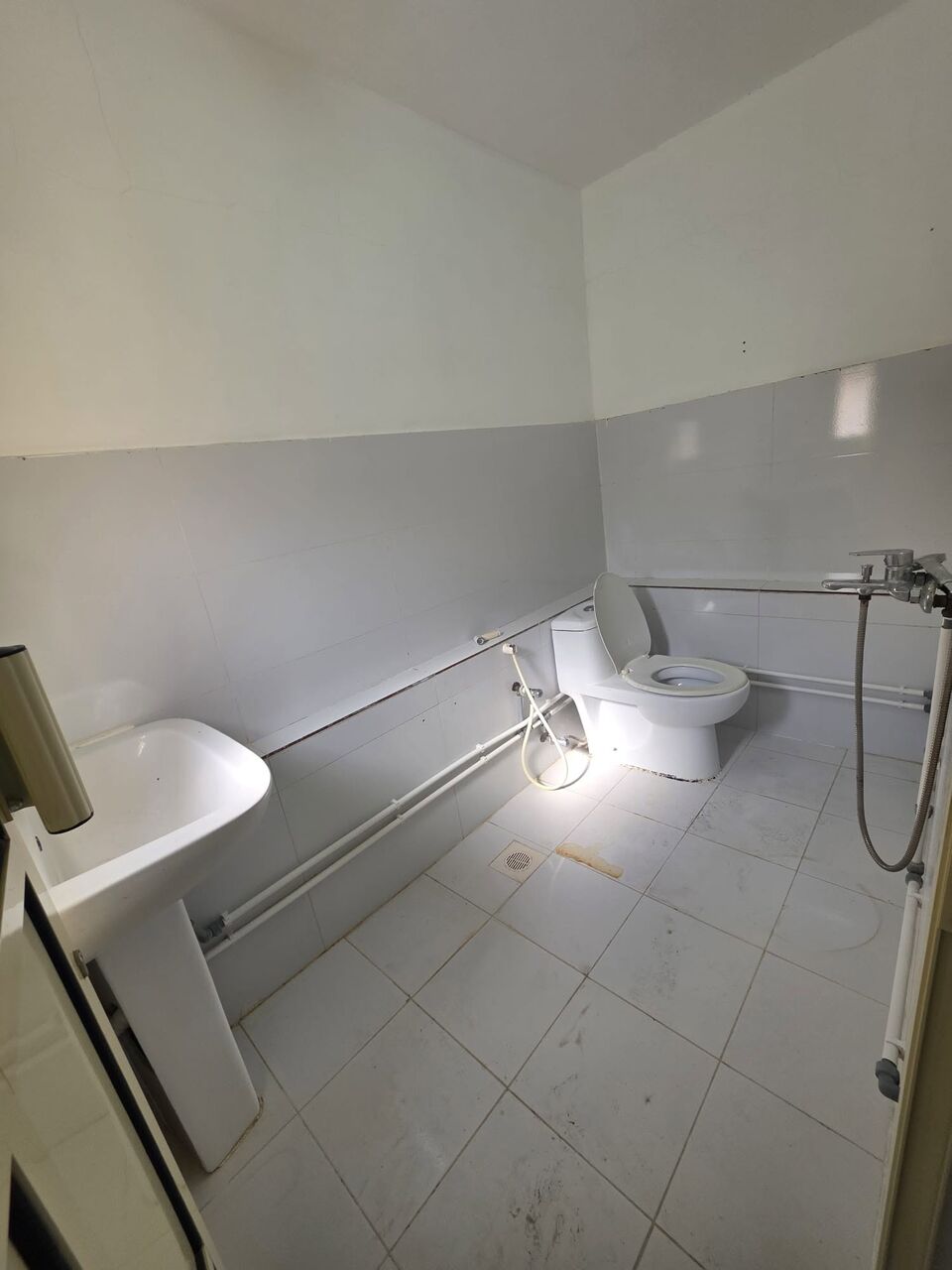 Gudaibiya, Apartments, Flats, Houses & Villas, BHD 150/month,  Studio,  Studio Flat For Rent In Gudaibiya With EWA , Unlimited