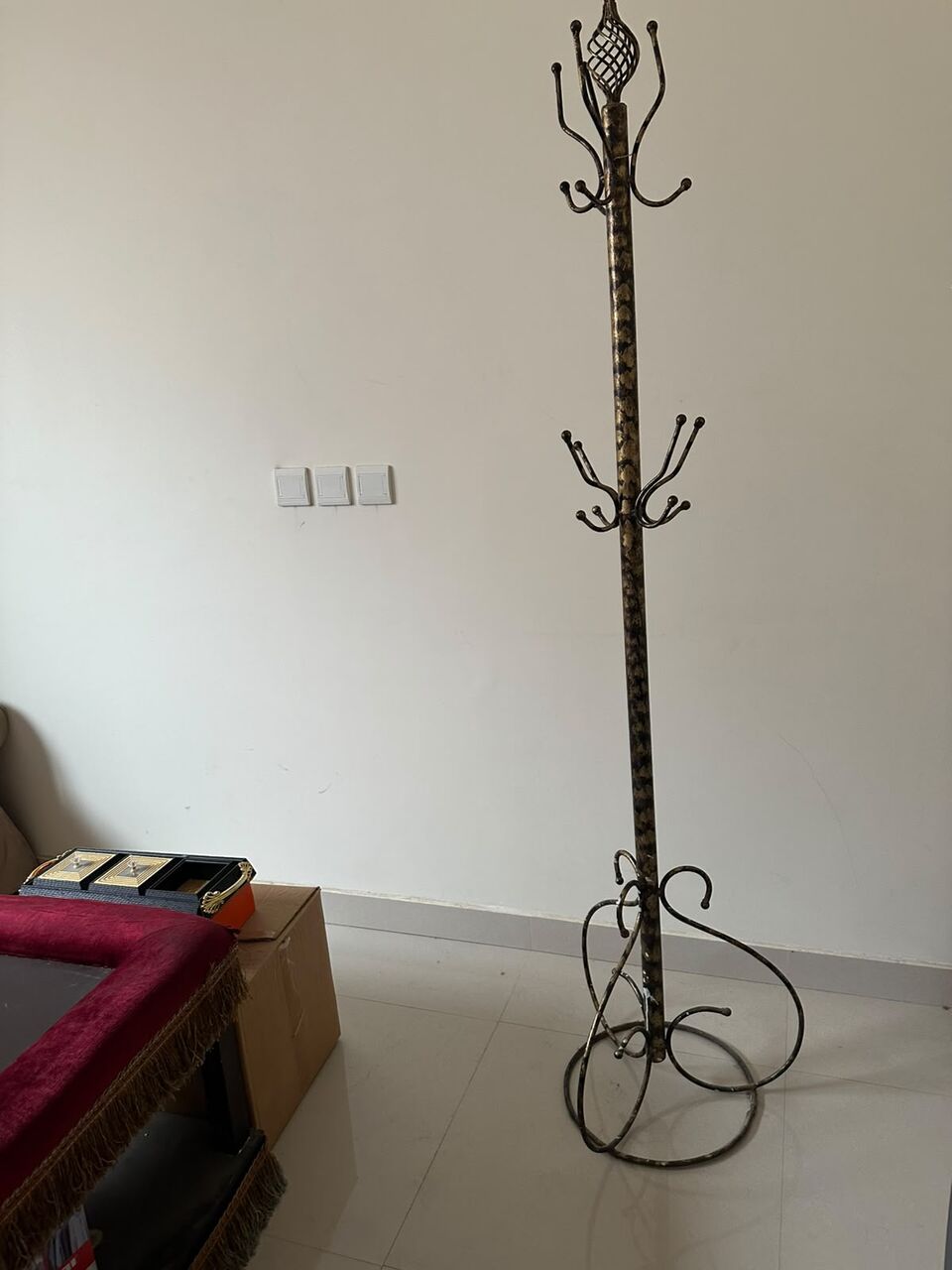 Dhahrat Laban, Household Items, SAR 100,  Table Sofa Stand