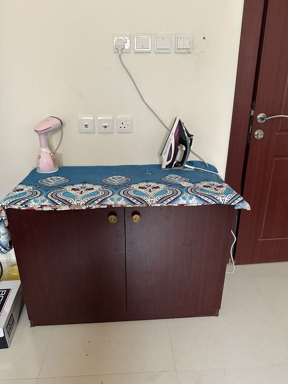 Dhahrat Laban, Household Items, SAR 100,  Table Sofa Stand