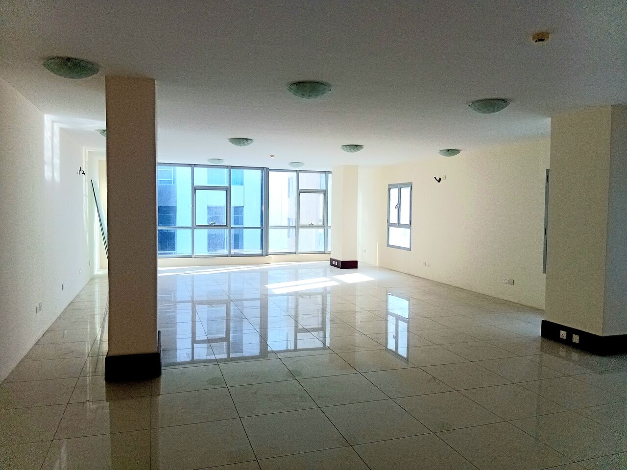 Al Seef, Offices, BHD 400,  93 Sq. Meter,  93 Sqm | Commercial Office | Prime Location | Seef | Parking | Security | Kitchen
