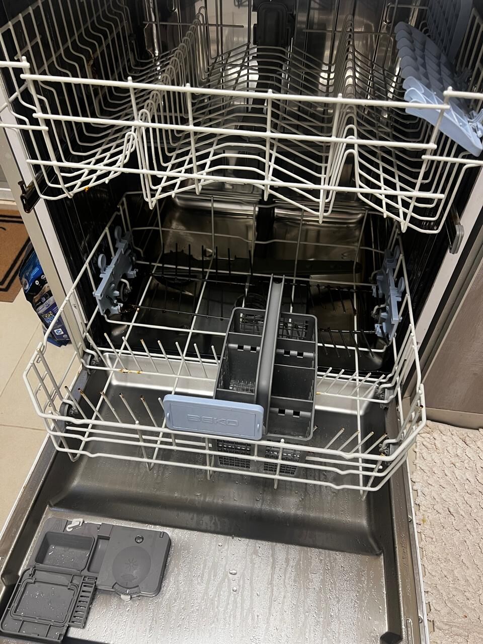 Al Khalidyia, Appliances, SAR 750,  Beko Dishwasher DFN 1510 &ndash; 12 Place Settings &ndash; Excellent Condition