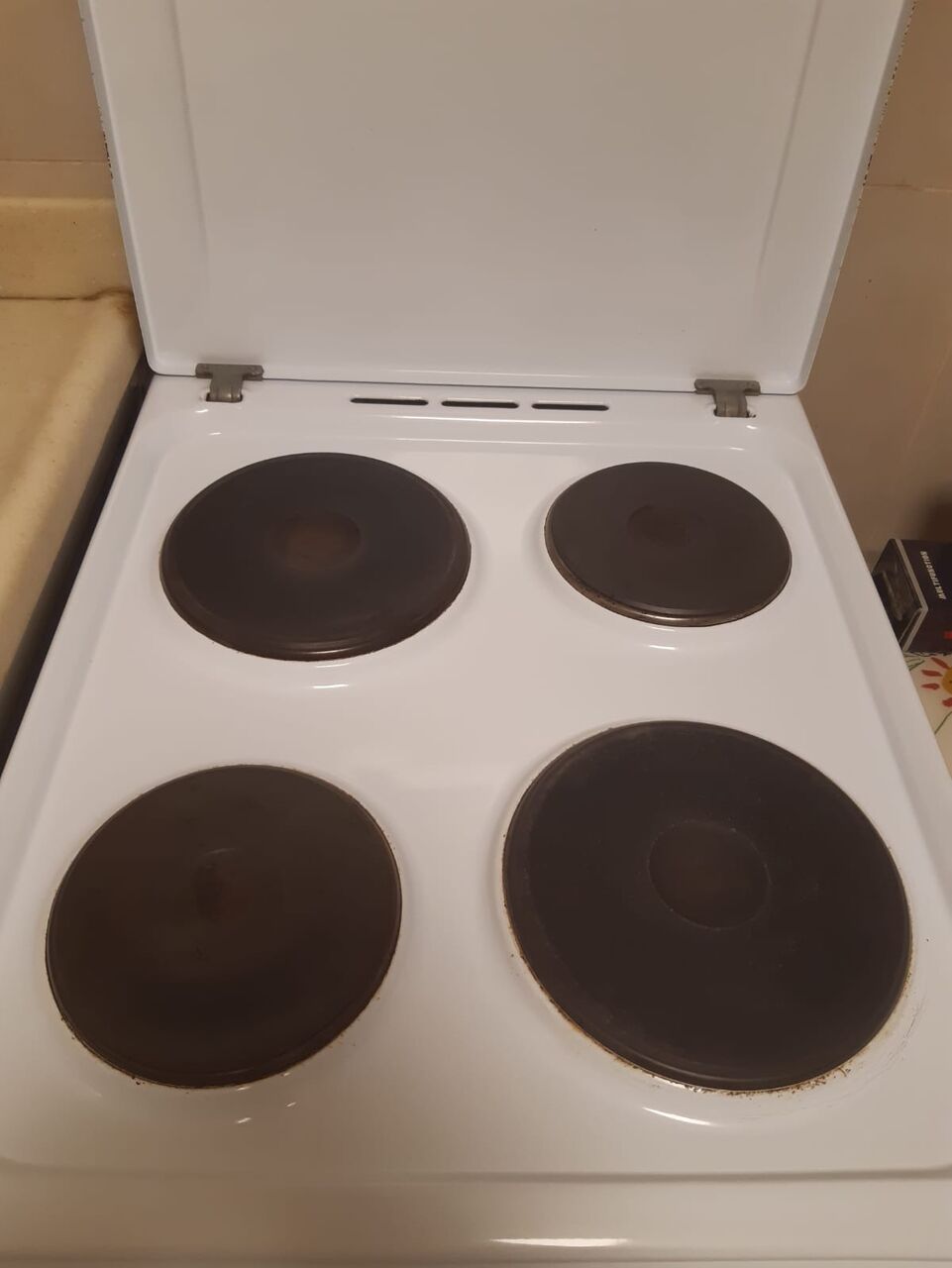 Al Khalidyia, Appliances, SAR 250,  Ariston Electric Cooker With Oven &ndash; 4 Burners &ndash; Good Condition