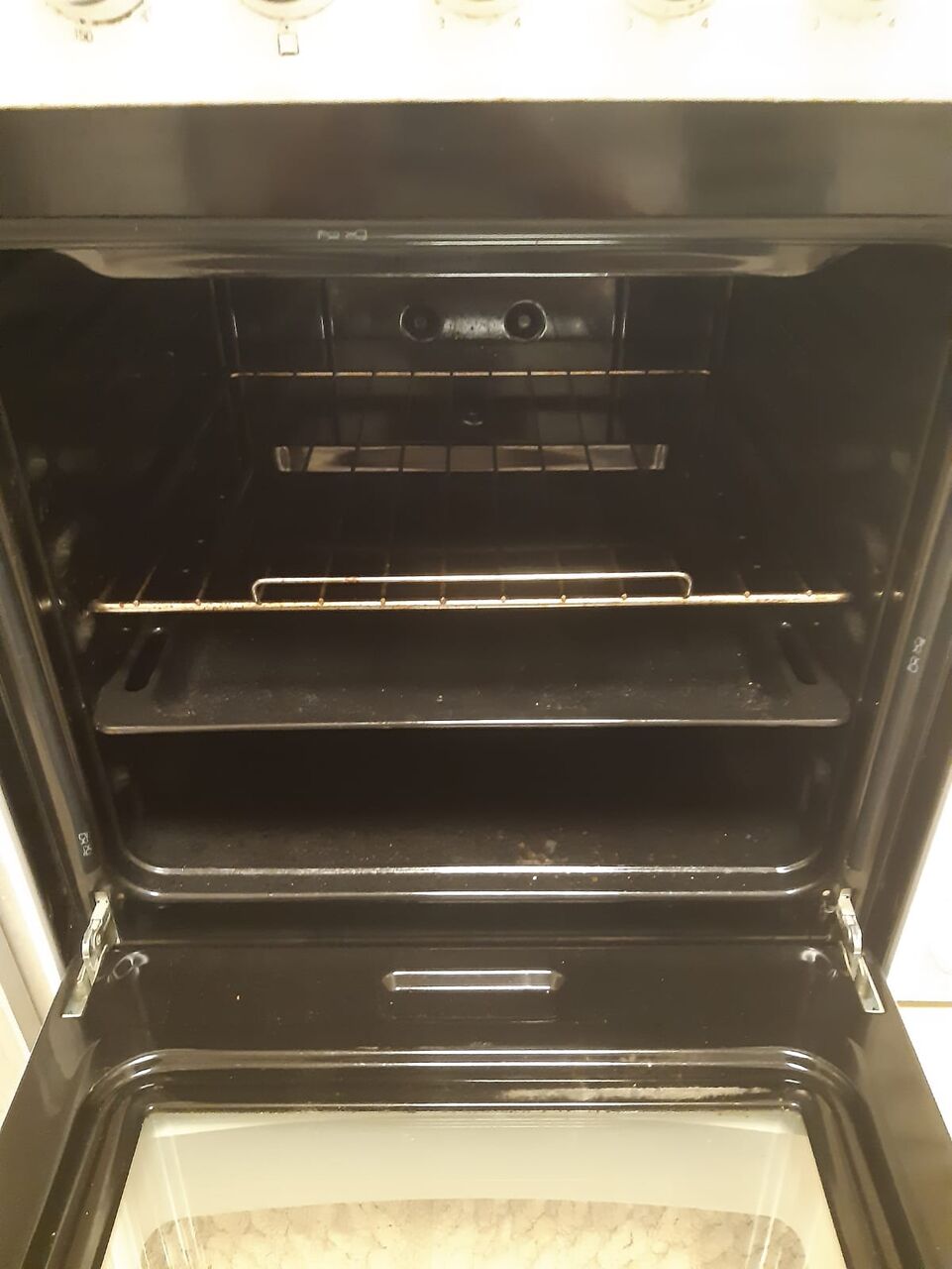 Al Khalidyia, Appliances, SAR 250,  Ariston Electric Cooker With Oven &ndash; 4 Burners &ndash; Good Condition