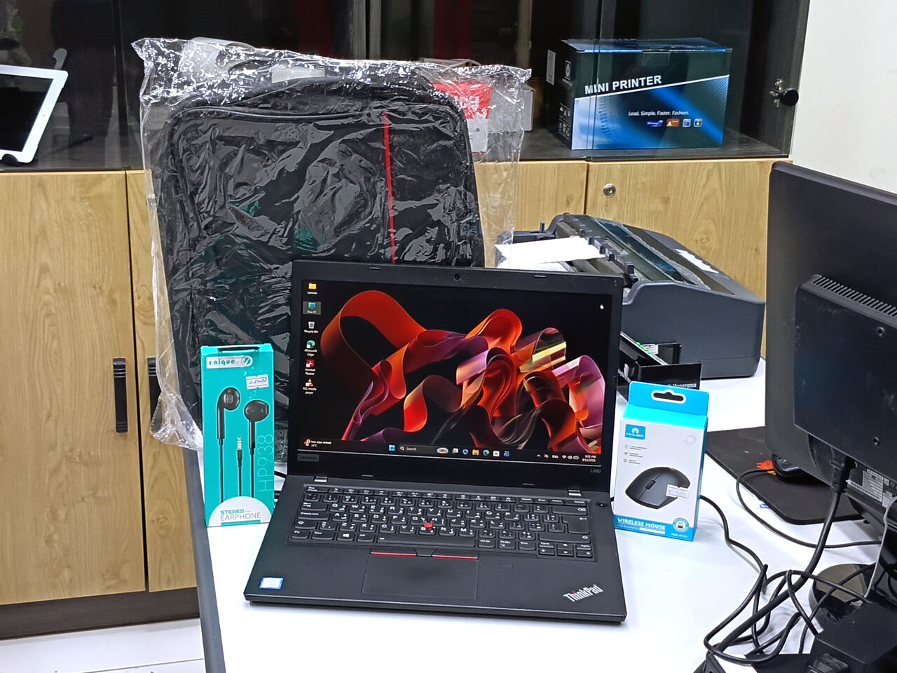 Riffa, Computers, BHD 88,  Lenovo Laptop I7 8th Gen 8GB RAM 256GB SSD 14" Full HD IPS Only BD 88