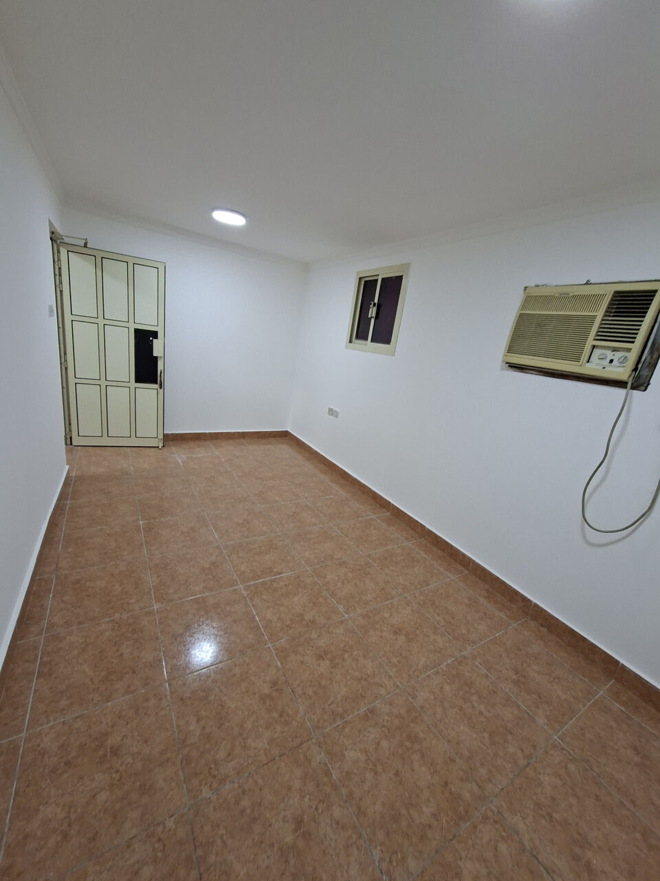 Bani Jamra, Apartments, Flats, Houses & Villas, BHD 150/year,  2 BR,  RENT FLAT UNLMITID EWA