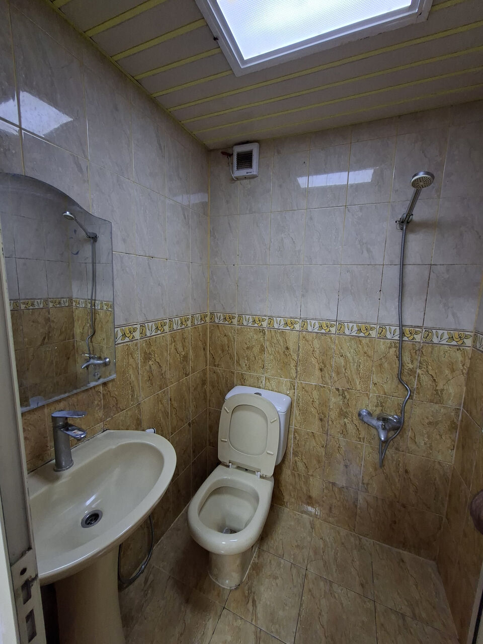 Bani Jamra, Apartments, Flats, Houses & Villas, BHD 150/year,  2 BR,  RENT FLAT UNLMITID EWA