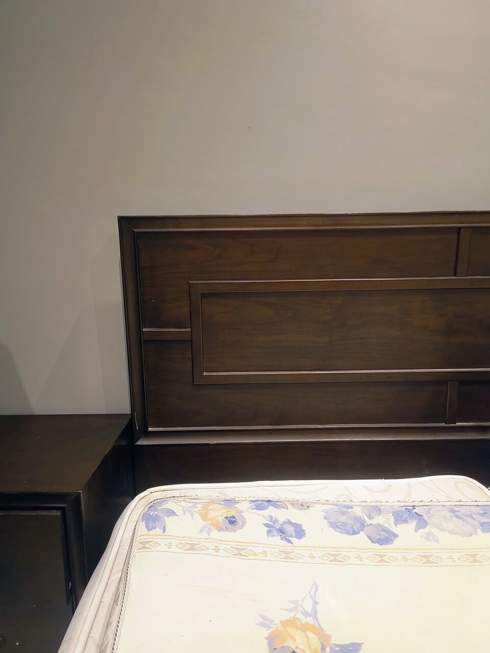 Riyadh, Household Items, SAR 350,  Bed Set With Side Table And Mattress For Sale