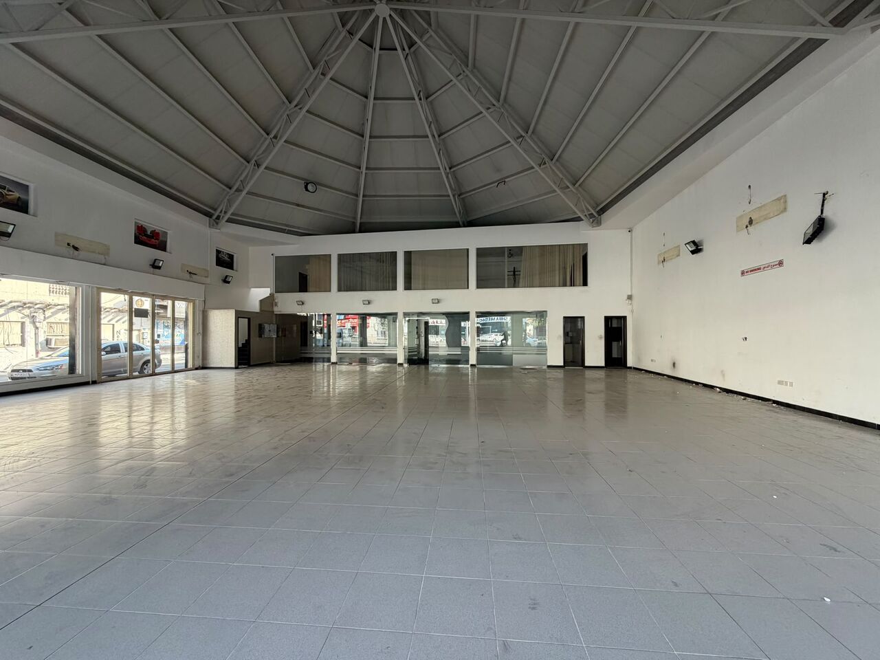 Manama, Shops, BHD 1500,  400 Sq. Meter,  SHOWROOM SPACE FOR RENT IN MANAMA | MAIN ROAD | MEZZANINE FLOOR