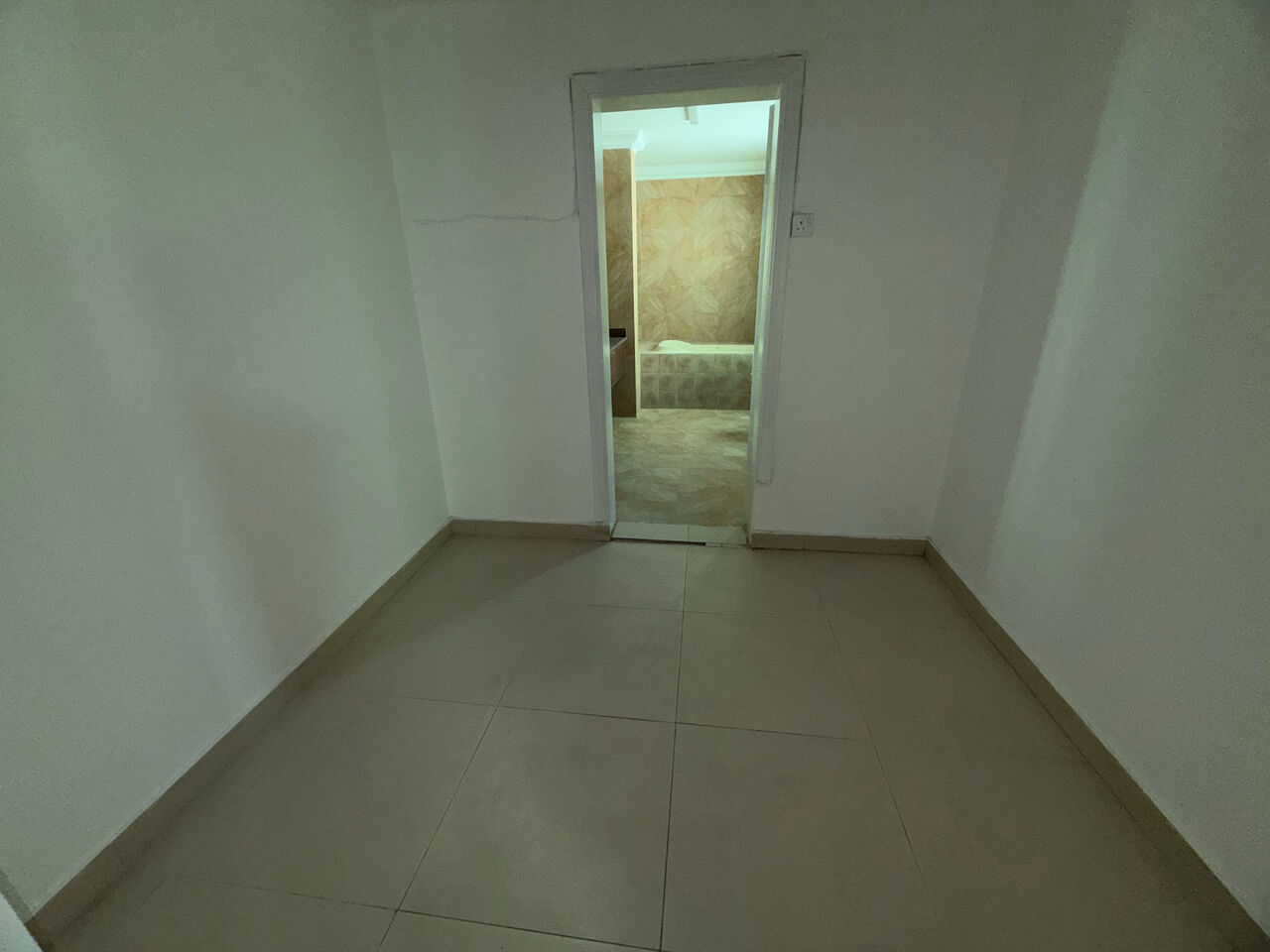 Adliya, Apartments, Flats, Houses & Villas, BHD 350/month,  3 BR,  3 Bedroom  Flat For Rent Withot ഇവ