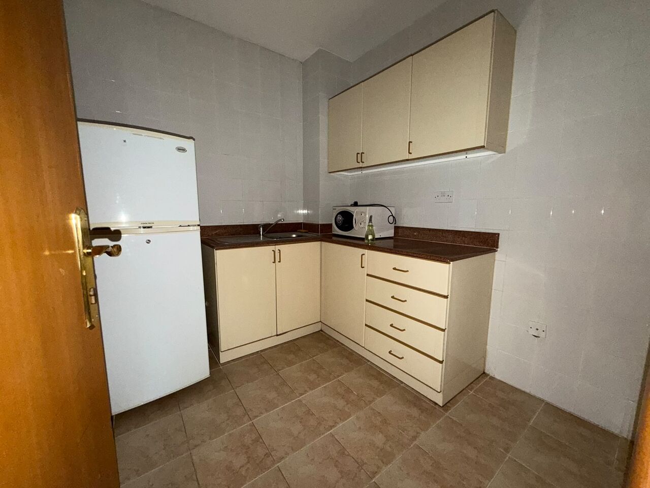 Adliya, Offices, BHD 350,  OFFICE FLAT FOR RENT IN ADLIYA | NEAR GOLDEN KARAK