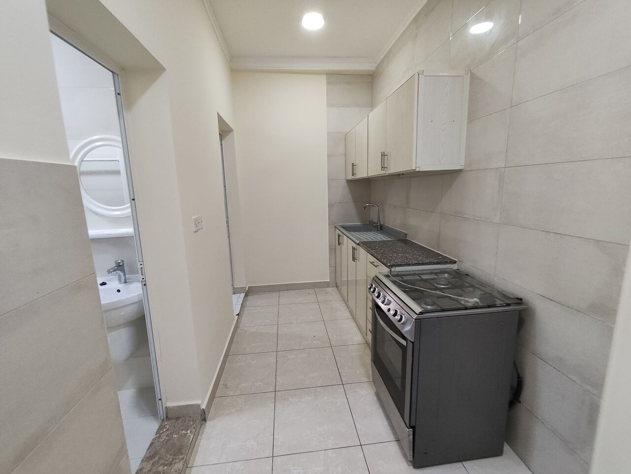 Manama, Apartments, Flats, Houses & Villas, BHD 150/year,  1 BR,  Isatown:- Furnished Studio Flat On Rent With Ewa..