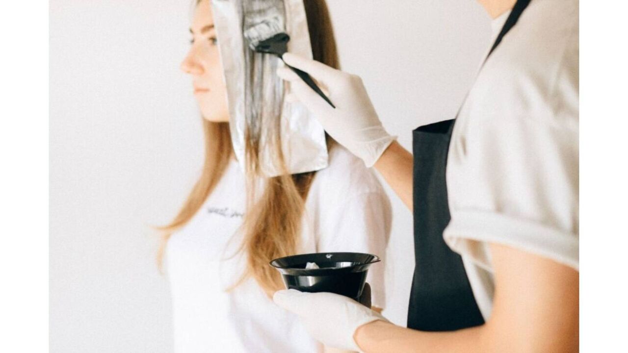 New York, Beautician, Find Refined Highlighting Services For Bright, Balanced, Natural-Looking Hair