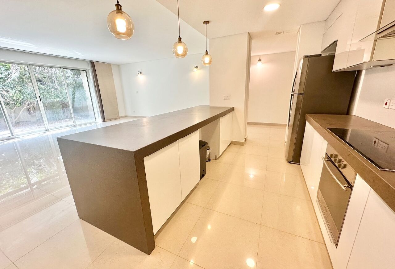 Manama, Villas, BHD 800,  Family Villa In Amwaj | 3 Masters + Jacuzzi