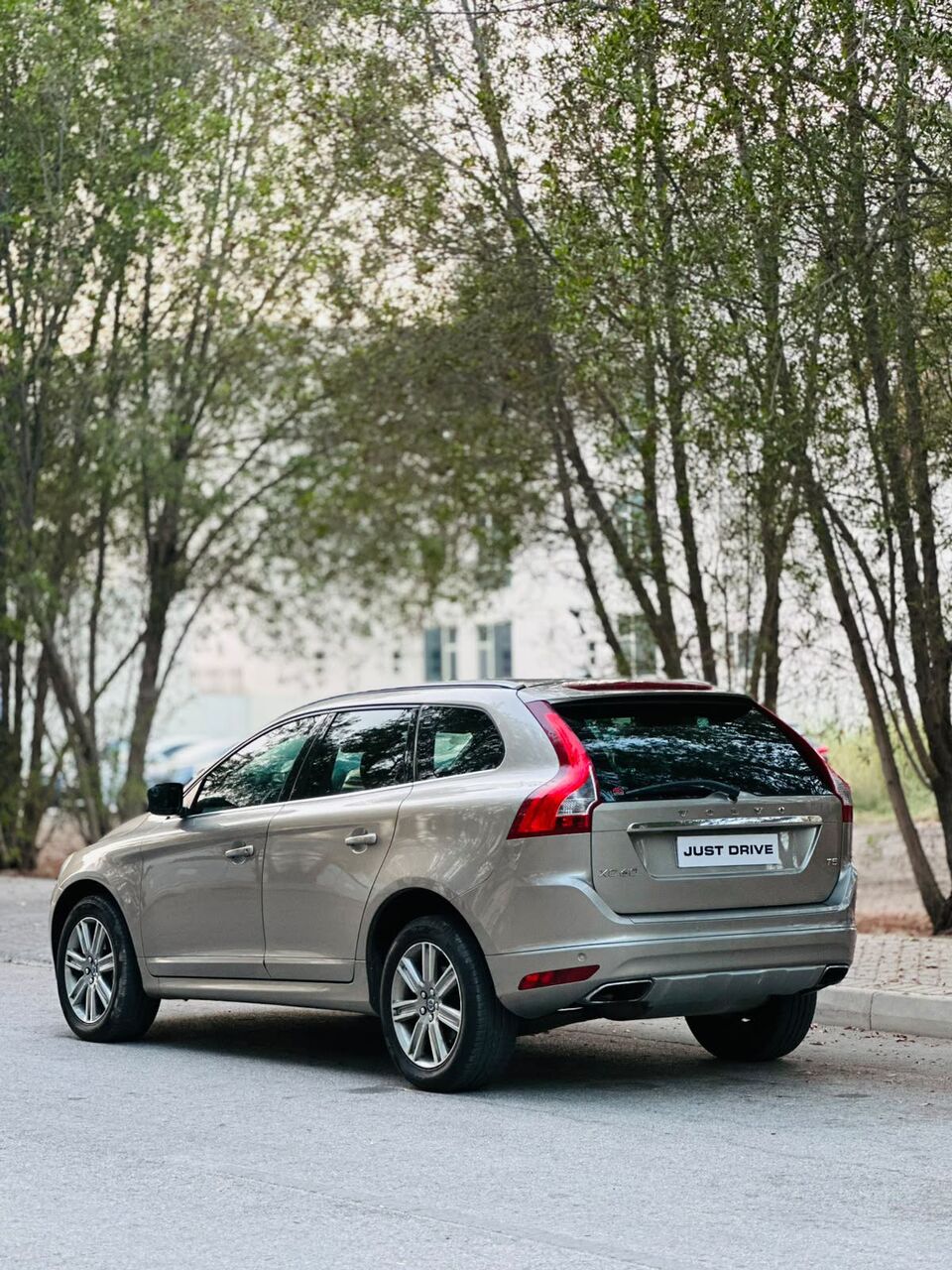 Segaya, Vehicles, Cars & Trucks , BHD 3350,  Volvo XC60,  2016,  Automatic,  90000 KM,   T5  MODEL WELL MAINTAINED LUXURY SUV CALL OR WHATSAPP ON 35400768 ,33665080