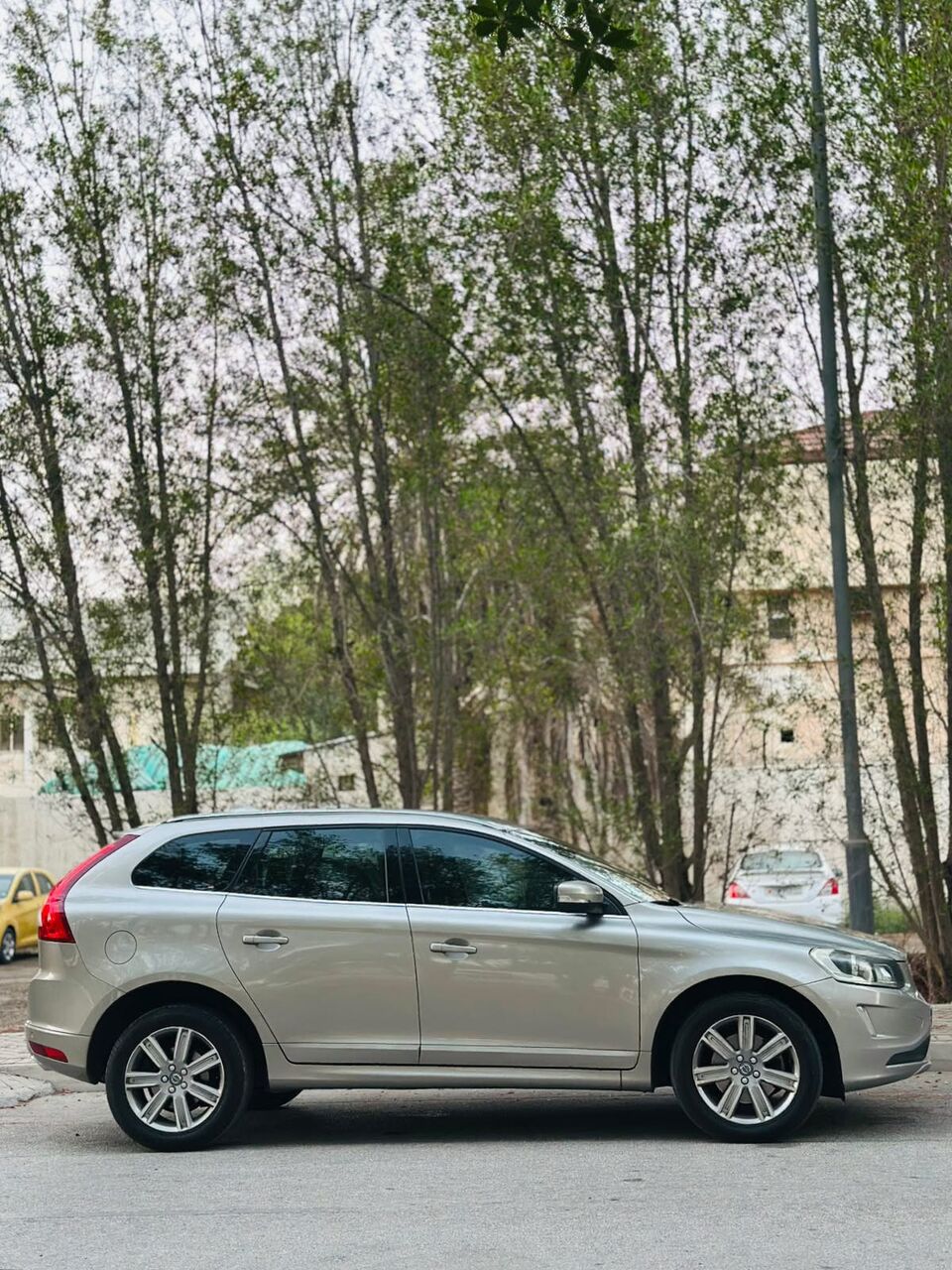 Segaya, Vehicles, Cars & Trucks , BHD 3350,  Volvo XC60,  2016,  Automatic,  90000 KM,   T5  MODEL WELL MAINTAINED LUXURY SUV CALL OR WHATSAPP ON 35400768 ,33665080
