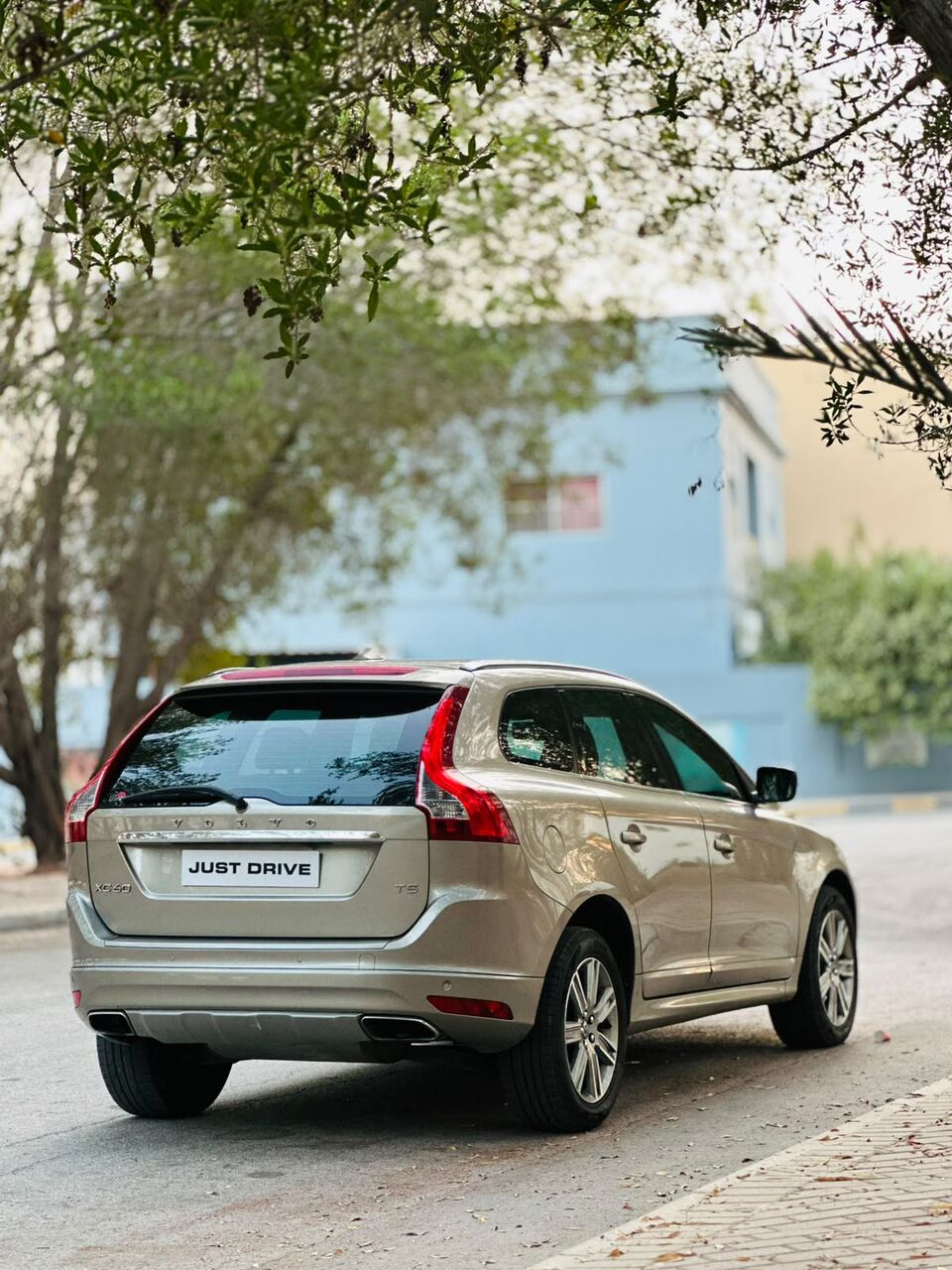 Segaya, Vehicles, Cars & Trucks , BHD 3350,  Volvo XC60,  2016,  Automatic,  90000 KM,   T5  MODEL WELL MAINTAINED LUXURY SUV CALL OR WHATSAPP ON 35400768 ,33665080